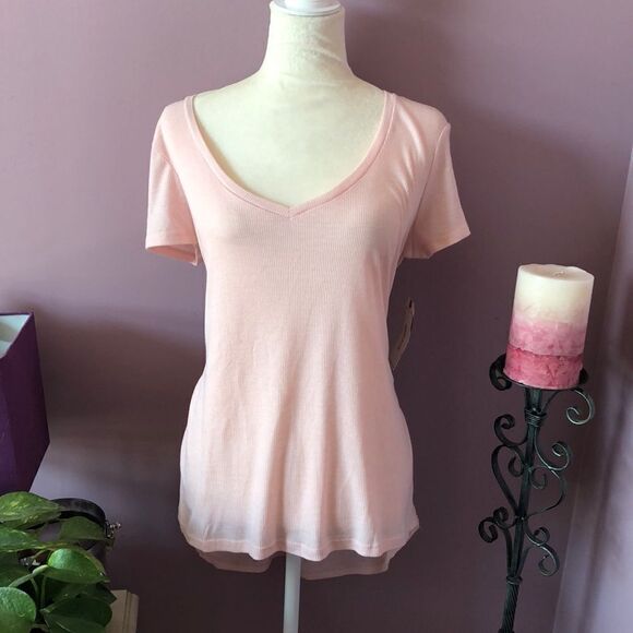 Adam Levine hi lo t - Picture 2 of 5